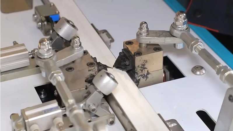 Butyl Sealant Extruder Machine.jpg