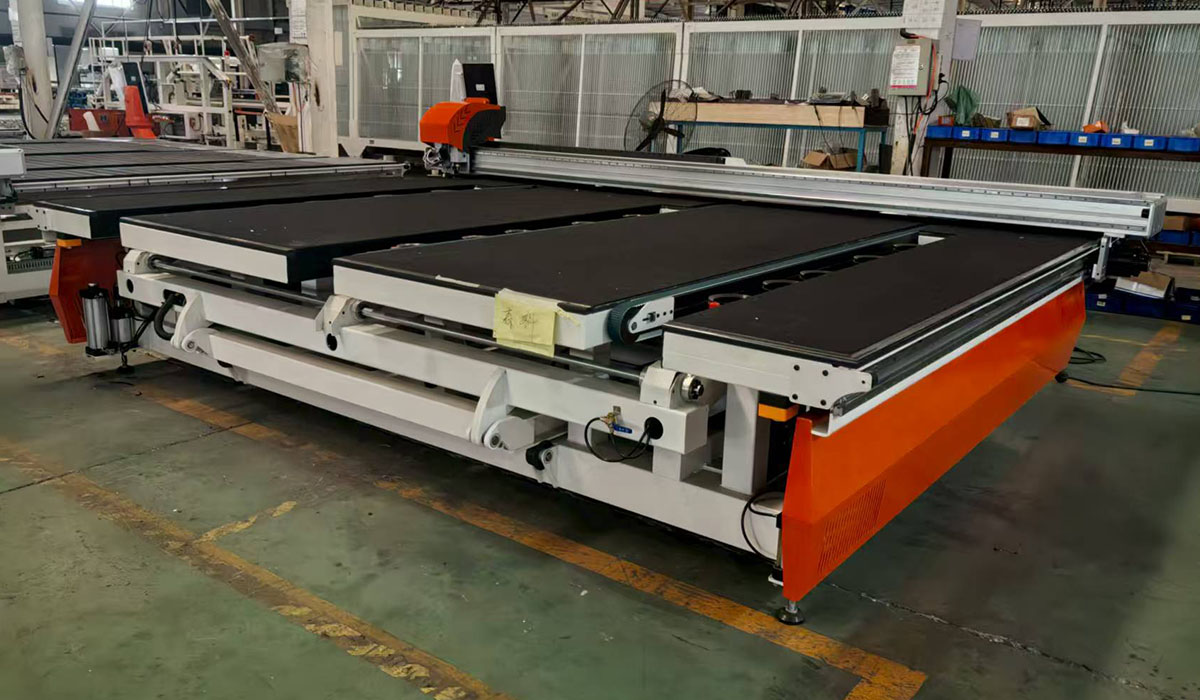 Gespeicherte Schneideinstellungen auf dem Steuerungsbildschirm einer CNC-Glasschneidemaschine Gespeicherte Schneideinstellungen auf dem Steuerungsbildschirm einer CNC-Glasschneidemaschine